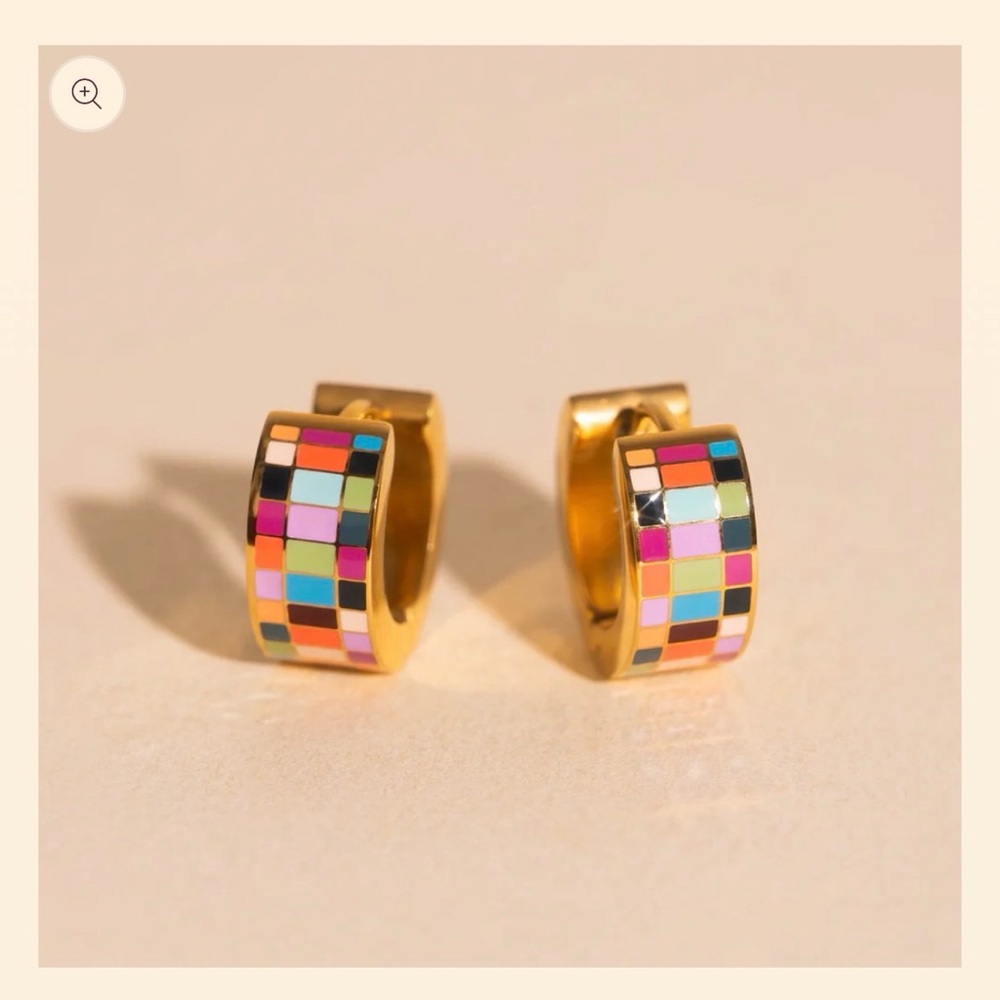 Checkered Super Chunky Huggie Hoop Earrings - Picture 7 of 12